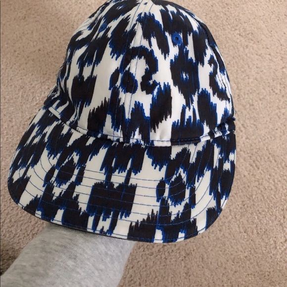 SOLD-Lululemon workout hat - Picture 3 of 5